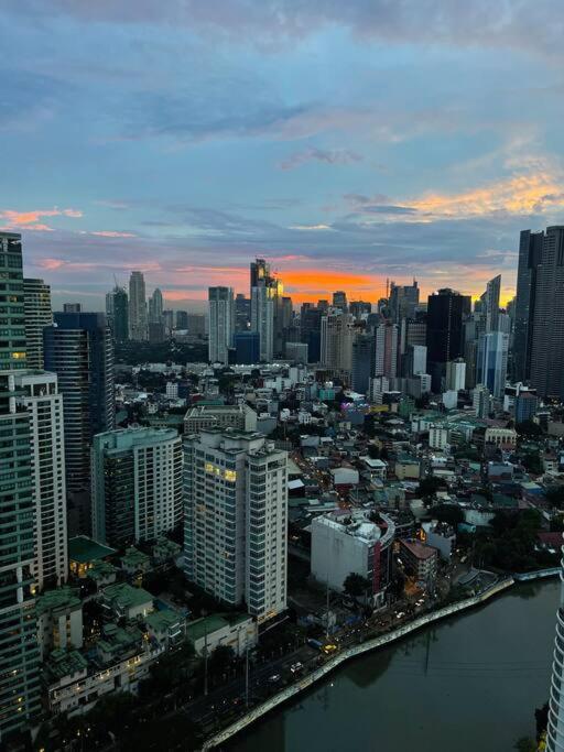 마닐라 The Serene Escape Rockwell Makati City View 1Br 아파트 외부 사진