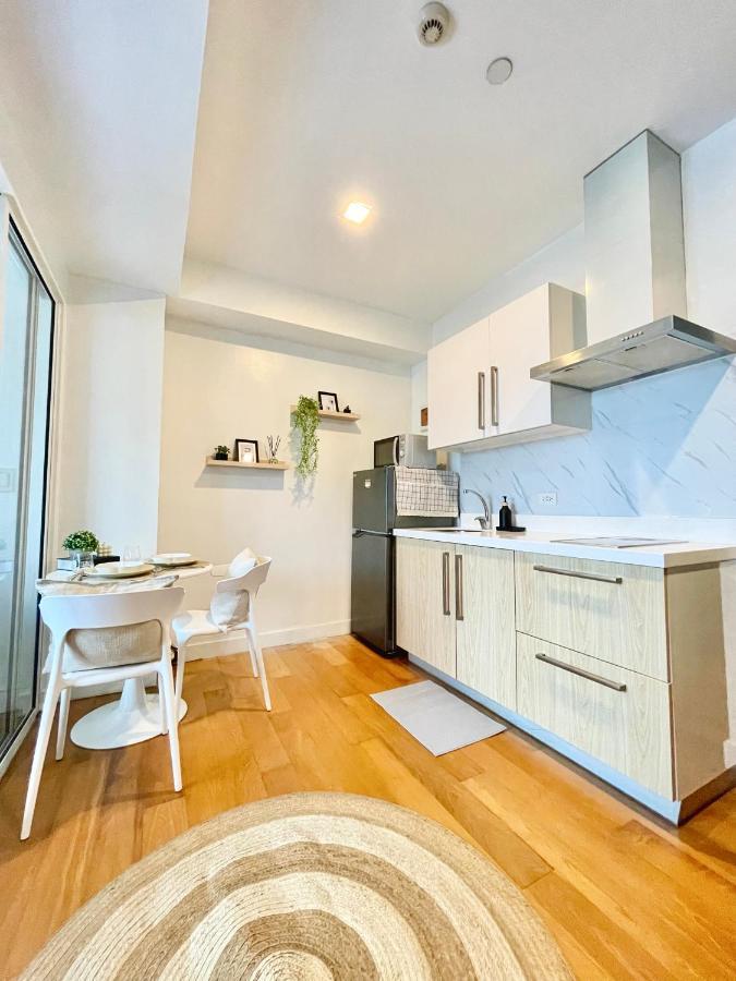 마닐라 The Serene Escape Rockwell Makati City View 1Br 아파트 외부 사진