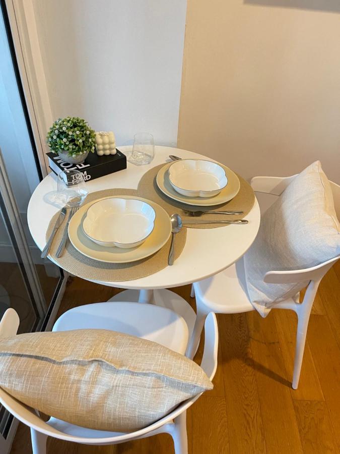 마닐라 The Serene Escape Rockwell Makati City View 1Br 아파트 외부 사진